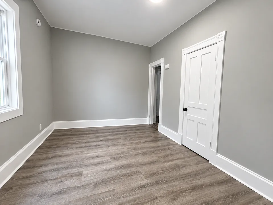 24 Hamlin St
