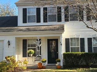 16 Sherwood Ct, Mundelein, IL
