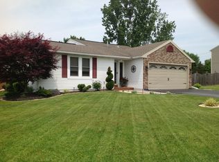 8120 Rizzo Dr, Clay, NY 13041