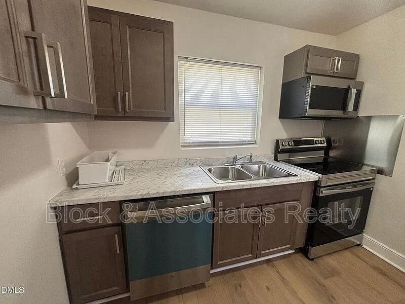 2 bed, 1.0 bath, $1,395 — Photo 4