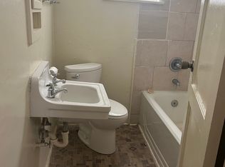 716 18th St APT 12, Modesto, CA 95354