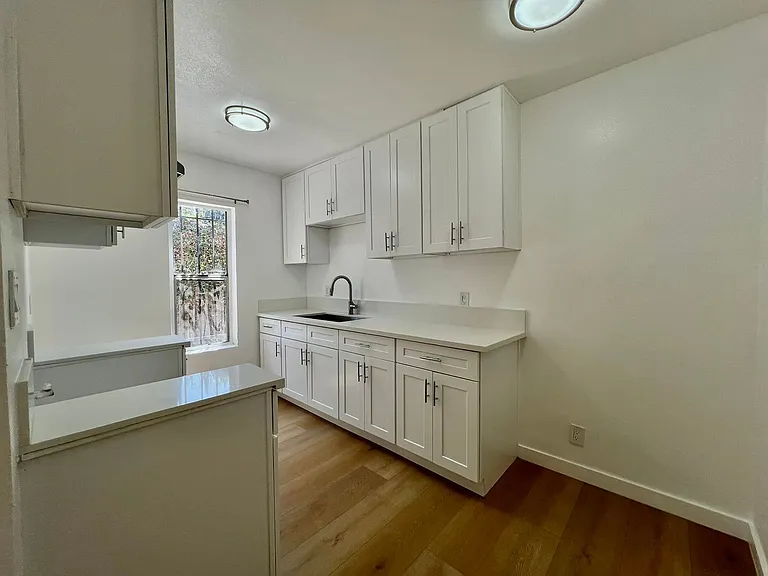 533 W. 75th Street — Photo 6