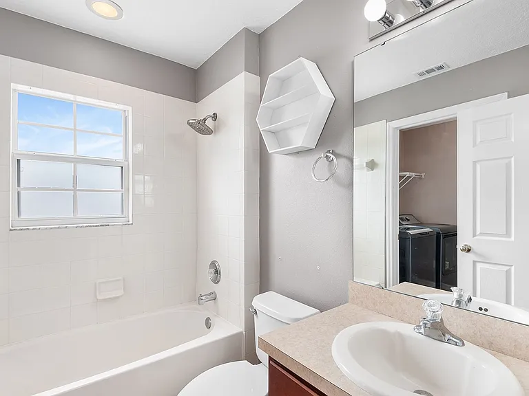 10077 Moorshire Cir — Photo 15