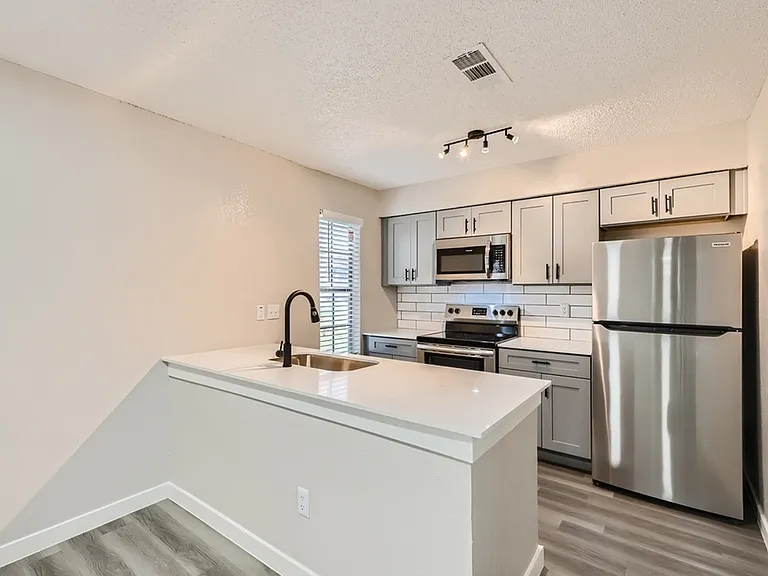 Rise Oak Creek — Photo 16