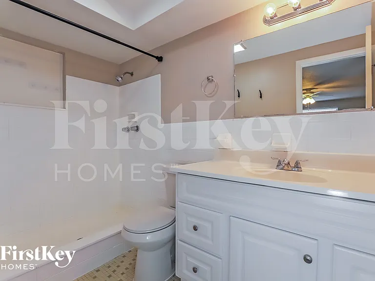 10805 Piccadilly Rd — Photo 13