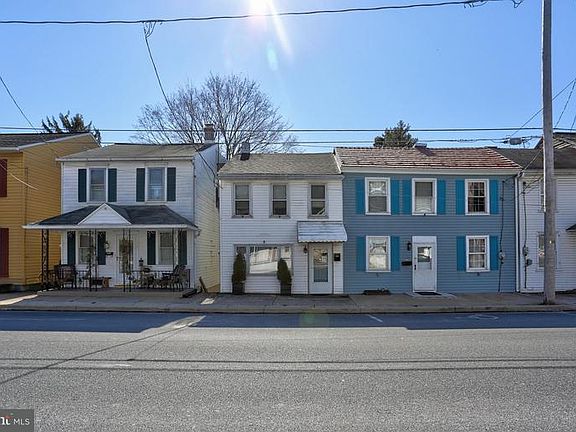 3rd image of 449 E Market St