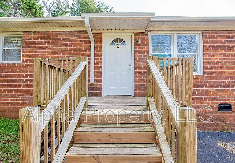 105 Foster Cir #12 — Photo 1