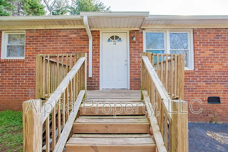 105 Foster Cir #12