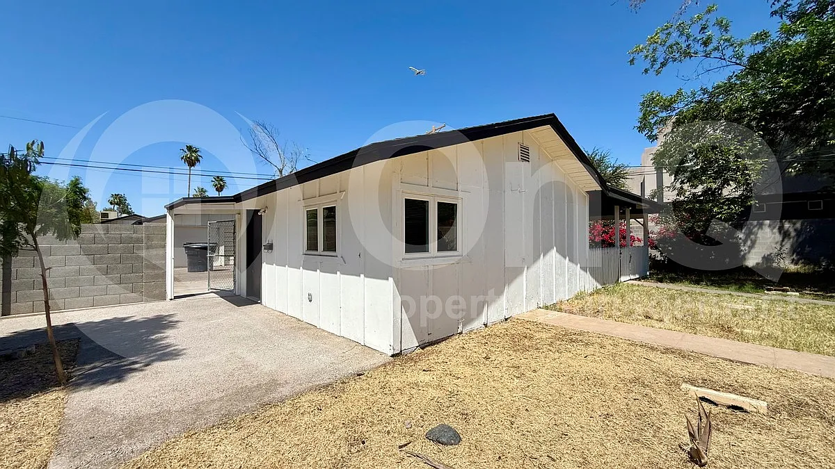 Building Photo - 1228 W 5th St #2