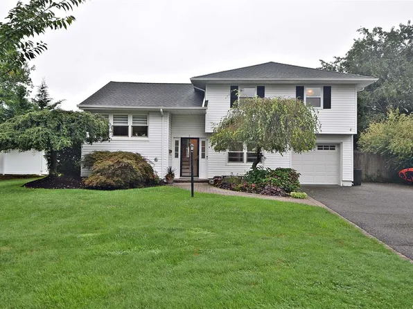 2 Maywood Place, Kings Park, NY 11754