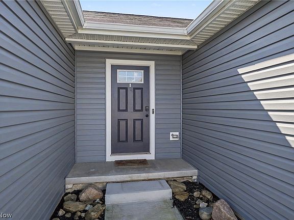 3rd image of 2682 Himelrigh Blvd