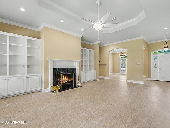 4th image of 426 Carmargue Ln