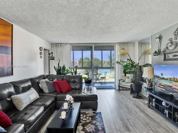 9461 Sunrise Lakes Blvd APT 208, Sunrise, FL 33322