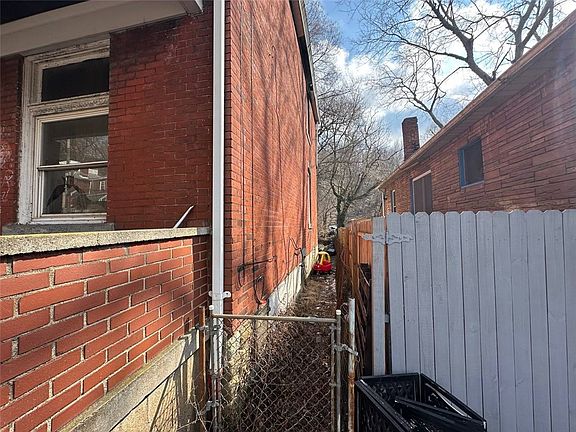 4th image of 234 Renova St