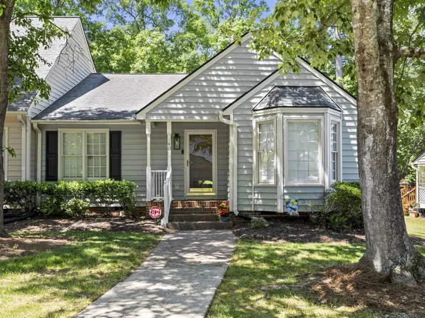 140 Heatherwood Dr, Apex, NC 27502