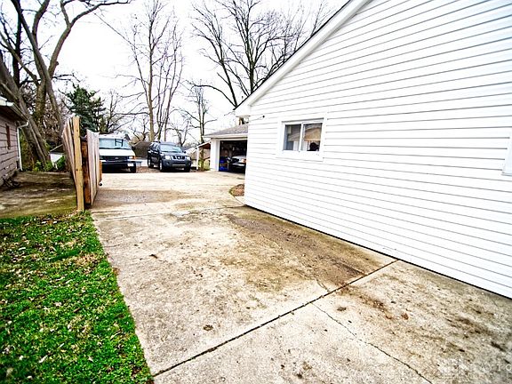 5th image of 4524 W Hillcrest Ave