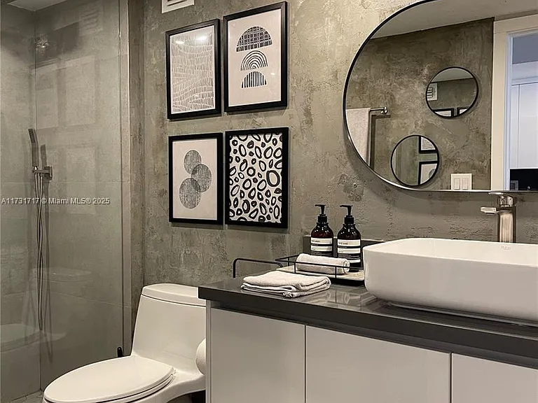 2301 Collins Ave #1127 — Photo 9