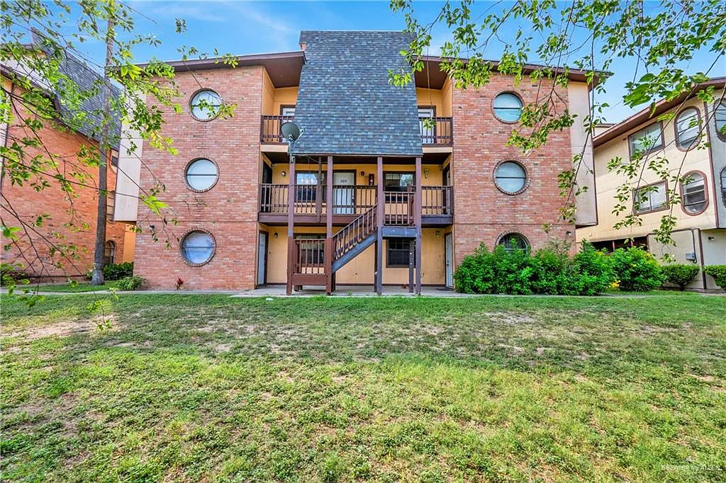 2 bed, 1.5 bath, 1191 sqft, $975 — Photo 1