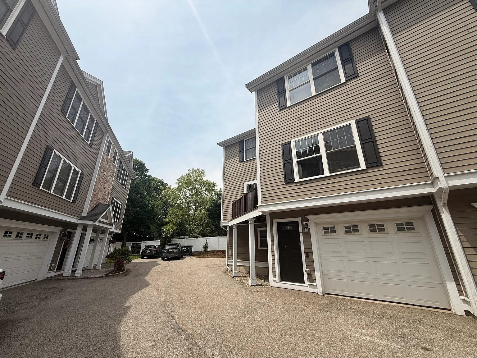 2 bed, 1375 sqft, $3,200 — Photo 1