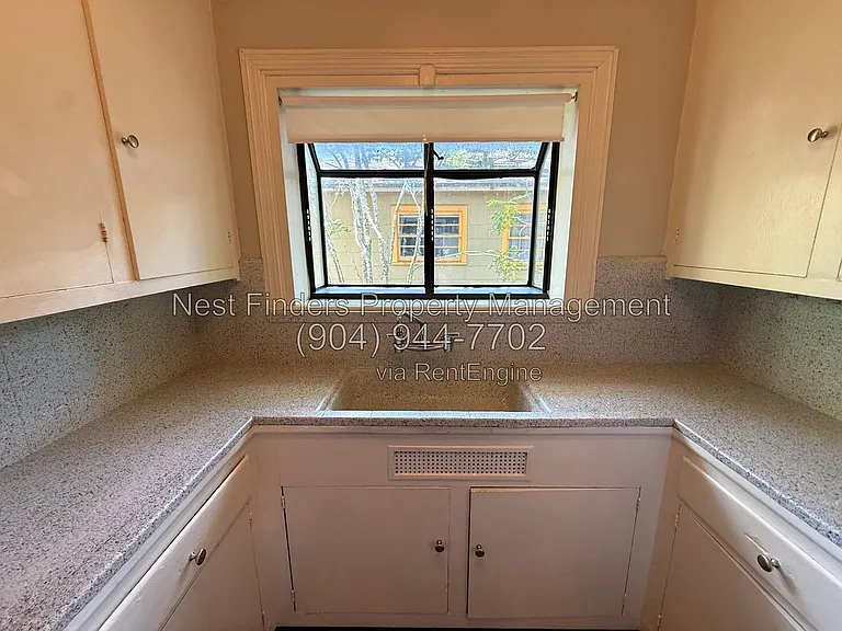 3553 Oak St #3 — Photo 7
