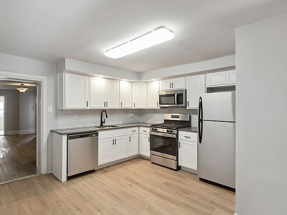 2nd image of 106 Levering St #4247500