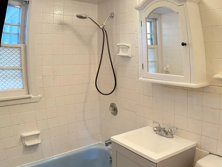 5818 Pratt St — Photo 8