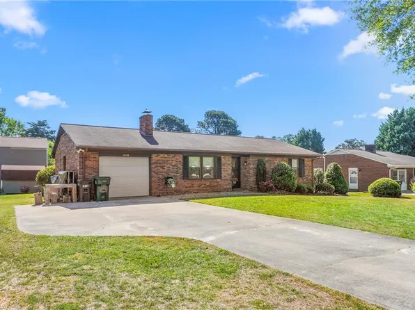 4135 Sawmill Rd, Winston Salem, NC 27107