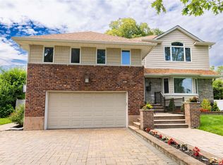 853 Pepperidge Rd, Westbury, NY 11590