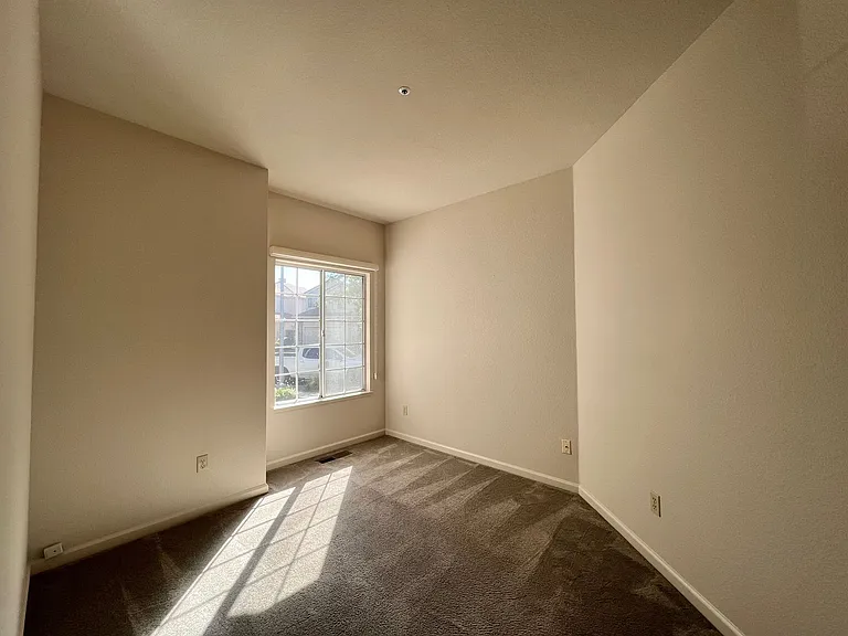 2160 Camenson St — Photo 9
