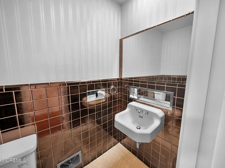 170 Bingham Ave — Photo 21