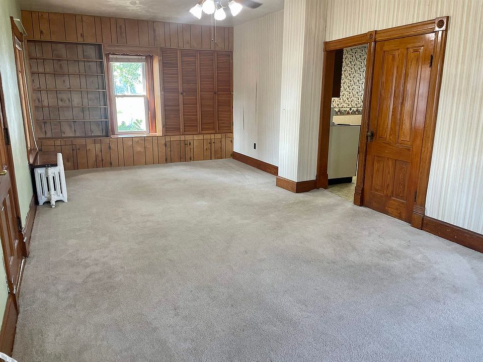 207 S Jefferson St, Calmar, IA 52132 MLS 20233651 Zillow