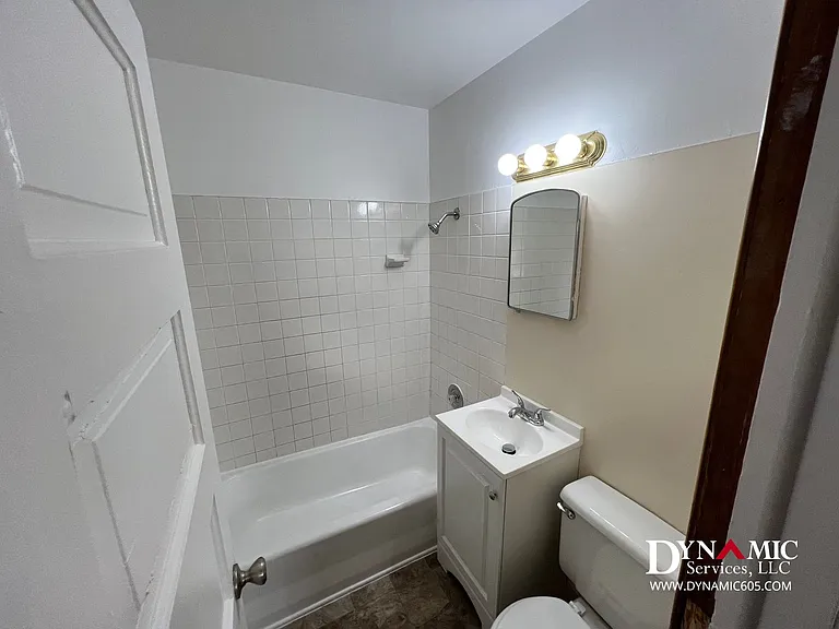 233 S Duluth Ave — Photo 12