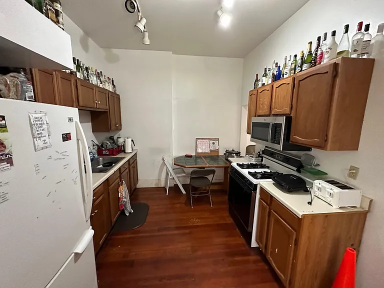 269 Emming St — Photo 5