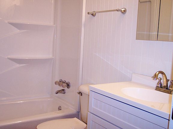 4th image of 1105 Hawthorne Ave