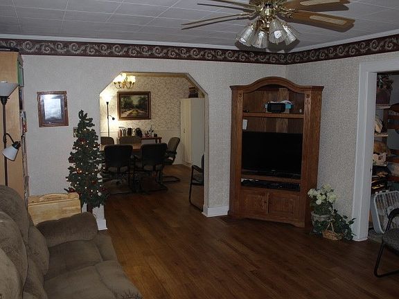 5th image of 2118 E Delta Dr