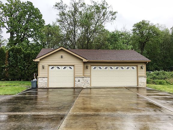 Detached Garage