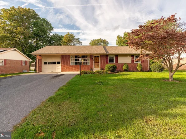 105 Woodlawn Dr, Willow Street, PA 17584