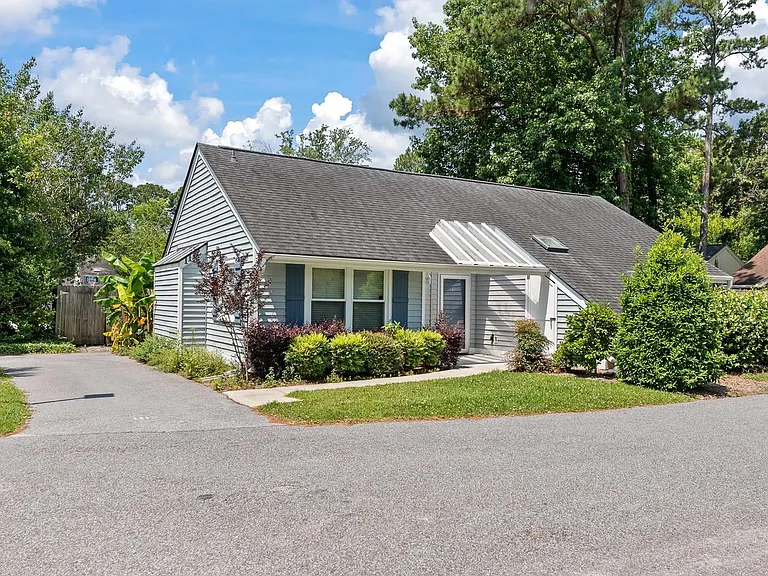 1112 Daffodil Ln — Photo 14