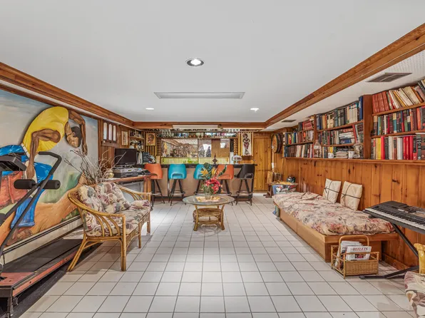 86-79 Pinto Street image 22 of 25