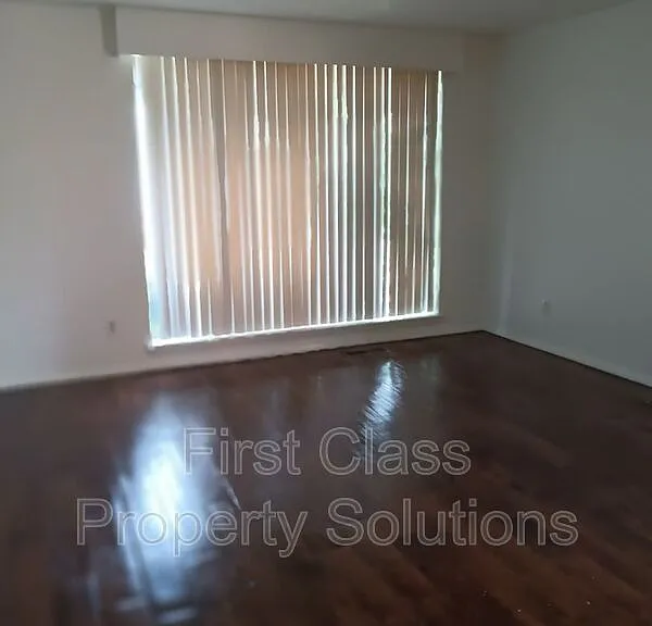 1731 NW 32nd St #11 — Photo 3