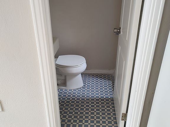 4th image of 102 S 1st St #4