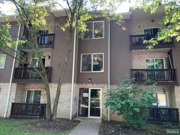 313 Federal Hill Rd, Pompton Lakes, NJ 07442
