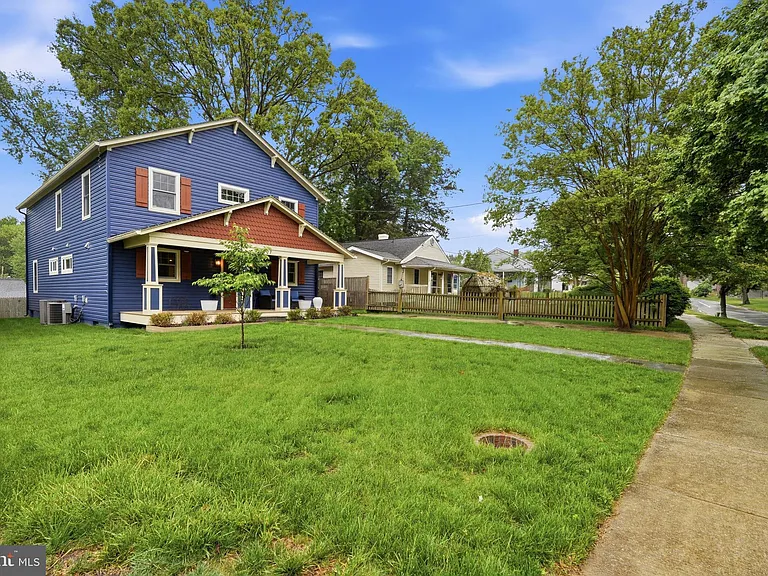 1227 Clagett Dr — Photo 2