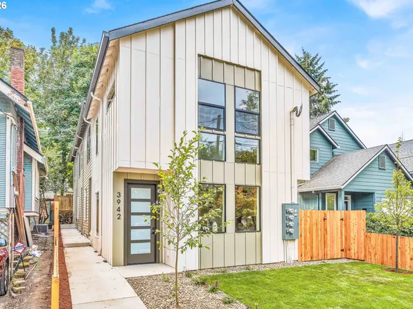 3944 SE Ivon St, Portland, OR 97202