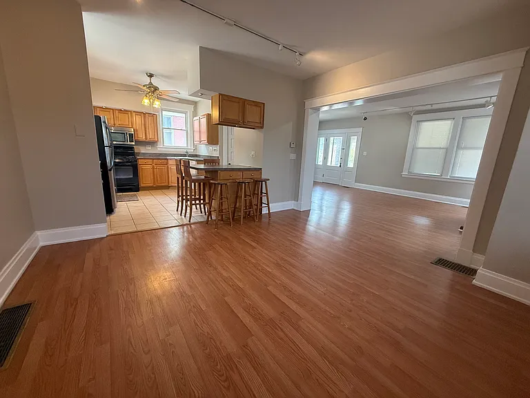 1013 Delta Ave — Photo 5