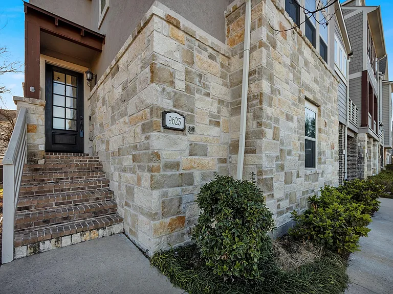 9623 Towne Lake Pkwy — Photo 2