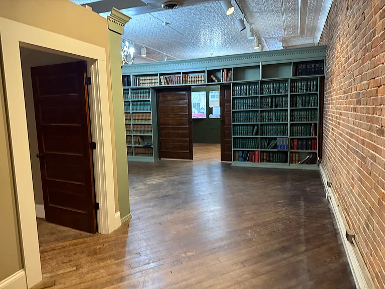 187 S Main St — Photo 8