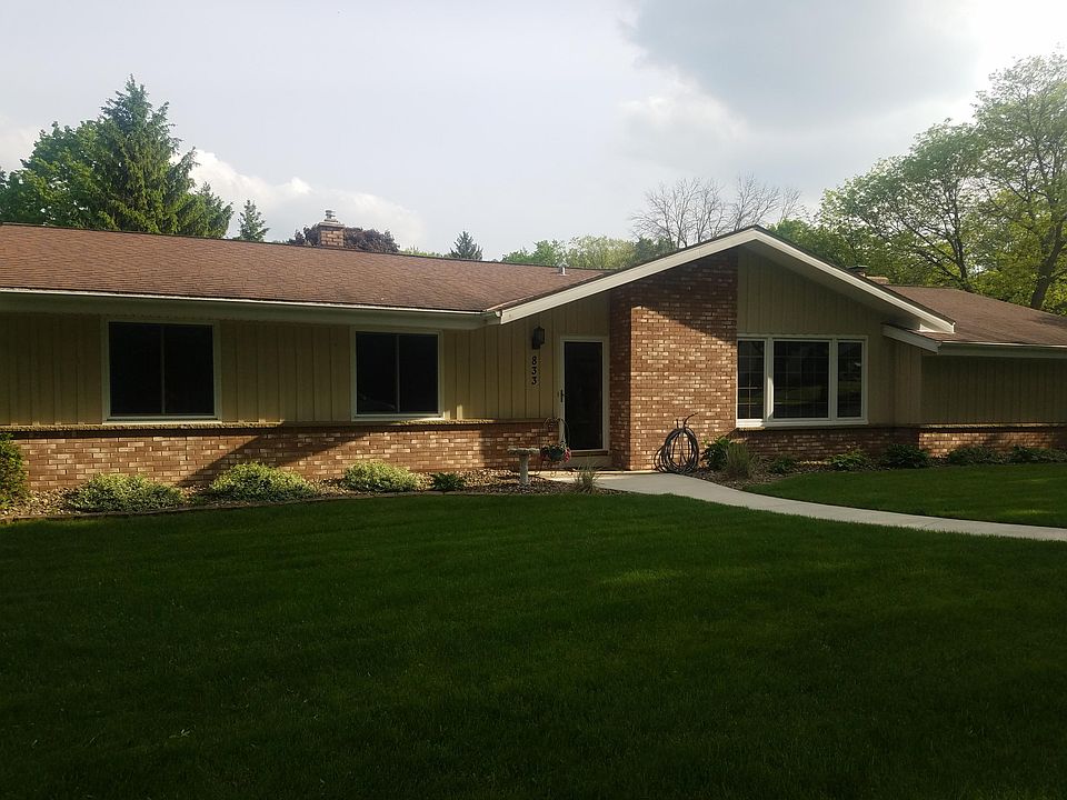 1st image of 833 Pine Dr