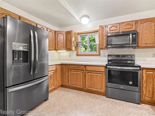 11471-31 Mile Rd, Washington, MI 48095