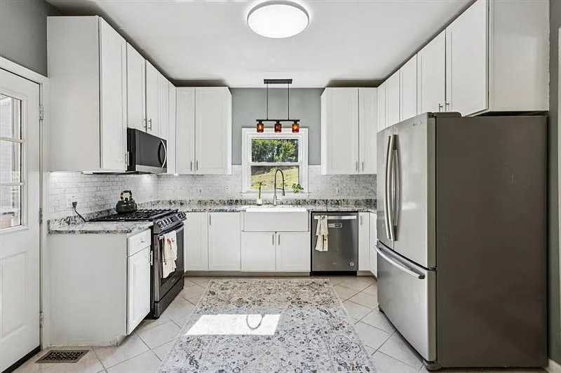 3 bed, 2.5 bath, 1836 sqft, $2,500 — Photo 3